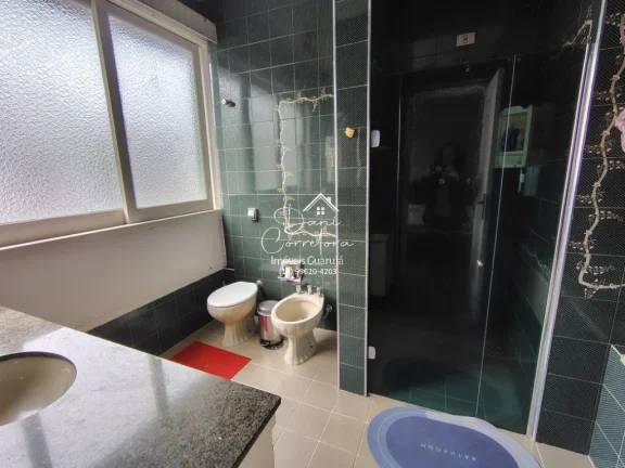 Imagem Imperdível! Apartamento de 3 quartos e 2 suítes, 2 salas, 3 banheiros, 2 vagas em Guarujá-SP, Pitangueiras, 200m². Aproveite!