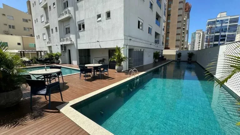 Imagem Apartamento mobiliado com 4 dormitórios sendo 4 suítes e 3 vagas de garagem em Itapema/SC