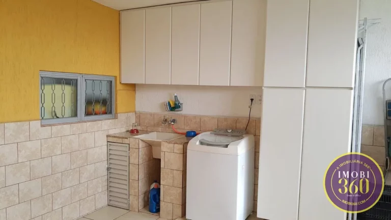 Imagem Sobrado com 03 dormitórios e 02 vagas de garagem próximo Guilhermina Esperança