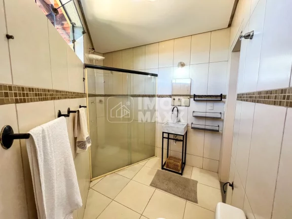Imagem Excelente casa no Jardim Botânico, Brasília: 400m², 4 dormitórios, 4 suítes, 5 banheiros. Venda por R$ 1.350.000. Agende uma visita!