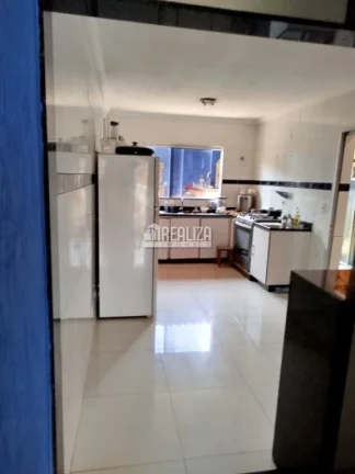 Imagem Casa à venda no Jardim Elza Amuí I, Uberaba: 2 dormitórios com suíte e varanda gourmet