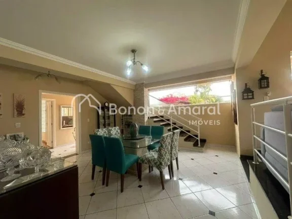Imagem Casa com 3 dormitórios sendo 1 suíte, closet e varanda com linda vista, sala de jantar, estar e TV...