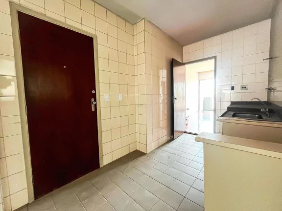 Imagem Apartamento com Sacada Perdizes 3 dormitórios, 1 suíte, 2 vagas de Garagem. Edifício com Piscina e Churrasqueira