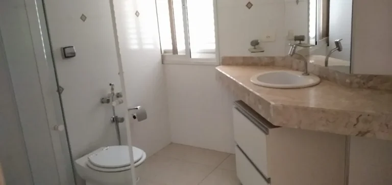 Imagem Excelente apartamento no centro da cidade, com ampla varanda e vista privilegiada, com sala 03 ambie...