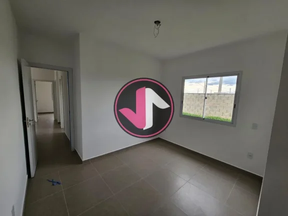 Imagem A casa dos seus sonhos está à venda em Várzea Grande, no bairro Petrópolis. Localizada no condom...