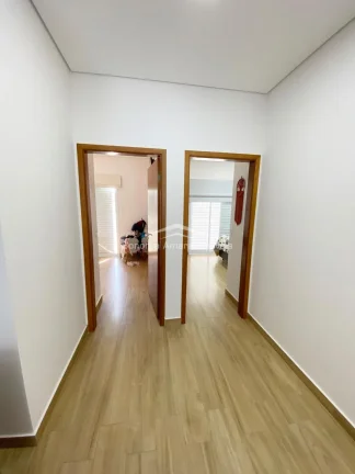 Imagem Casa em condomínio para venda em Valinhos S.P.

Casa nova e maravilhosa no condomínio Villa do Sol...