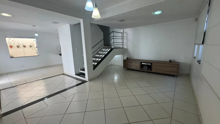 Imagem Casa de vila para venda em Santo Agostinho com 3 quartos, sendo 1 suíte, 232m2