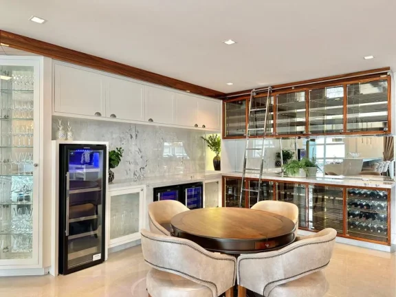 Imagem Apartamento 4Dormitórios dependência - Bairro Navegantes
