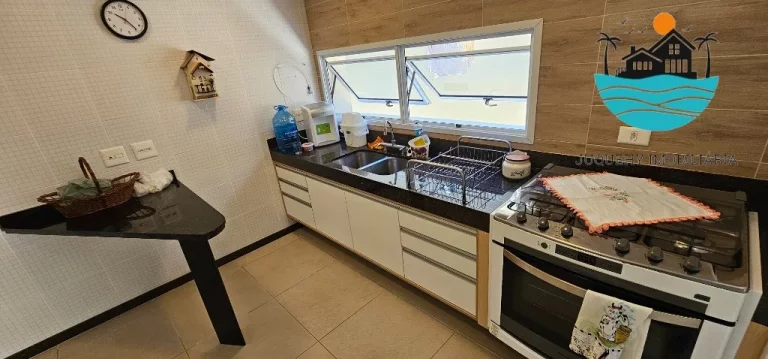 Imagem Casa lado nobre - Praia de Juquehy, 300 metros da praia, piscina, churrasqueira, 4 suítes, acomoda 8 pessoas | Juquehy Imobiliária