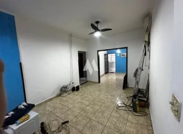 Imagem Casa Isolada à Venda com 3 Dormitórios e Piscina no Bairro Bom Retiro em Santos/SP