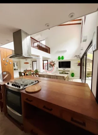 Imagem CASA EM CAMBURIZINHO COM 3 SUITES +2 QUARTO SALA DE ESTAR ,SALA DE JANTAR VARANDA C/ AREA GOURMET, 3 VAGAS, 350 METROS DA PRAIA