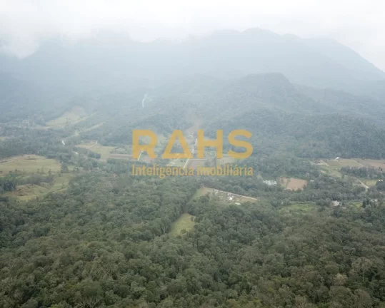 Imagem A liberdade de viver em um ambiente em meio a muita natureza. Excelente chácara, escriturada a vend...