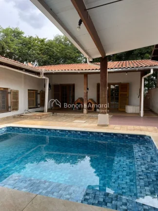 Imagem Elegância e Segurança: Casa em Bolsão no Jardim das Palmeiras. Viva com tranquilidade total a uma...