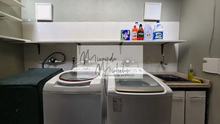 Imagem Casa Multifamiliar para venda em Ponta das Canas, 495m²