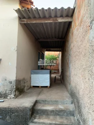 Imagem Casa padrão à venda no Residencial Rio de Janeiro, Uberaba: 2 dormitórios e garagem!
