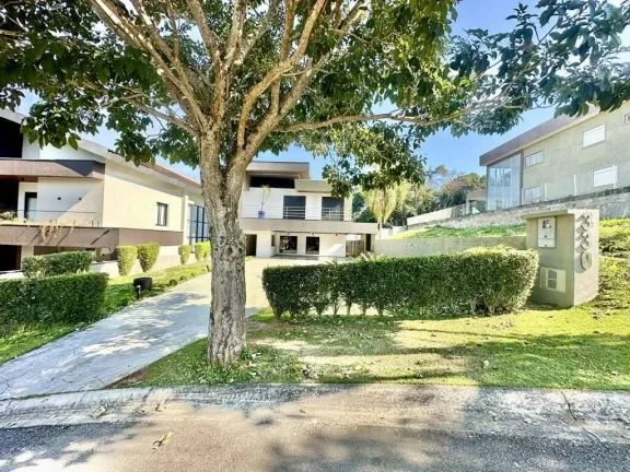 Imagem Cond. Vintage - Moderna, rua tranquila, 4 suítes (1 no térreo), piscina!