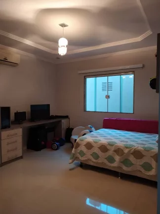 Imagem Casa alto padrão a venda no condomínio vale dos Cristais Macaé RJ.