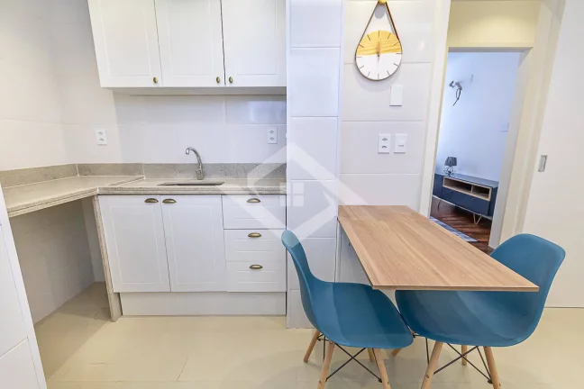 Imagem Apartamento de 2 Quartos para Venda em Copacabana com 80 m²