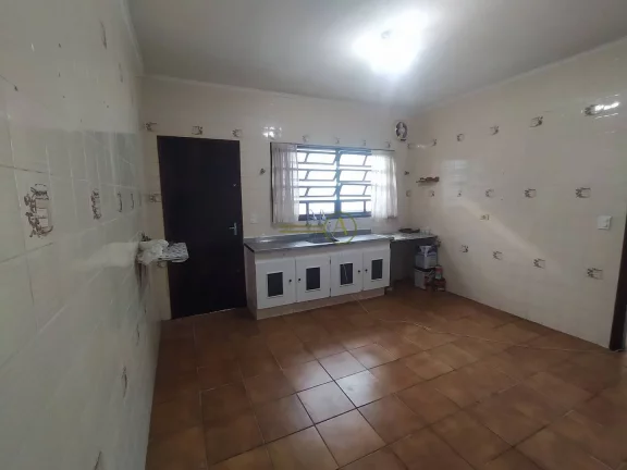 Imagem Casa térrea, 3 dorms, muito bem localizada à venda em Peruíbe