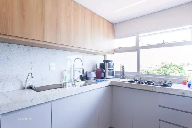 Imagem Cobertura mobiliada com 184m² localizada no bairro Ana Lúcia, ideal para quem busca espaço, sofis...