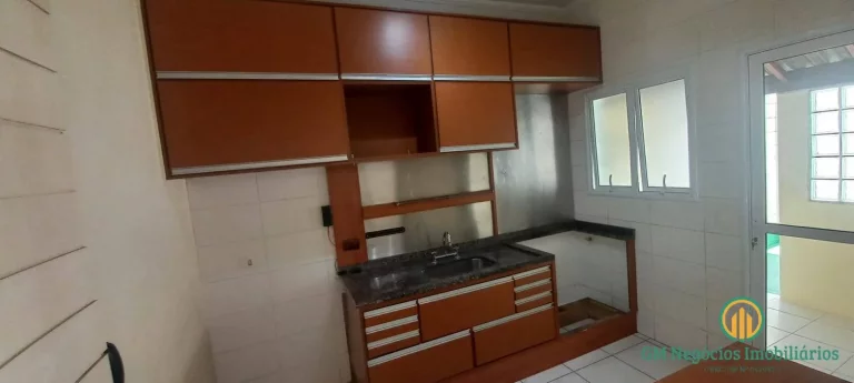 Imagem Linda casa 3 dormitórios, sendo 1 suíte com closet em condomínio com lazer