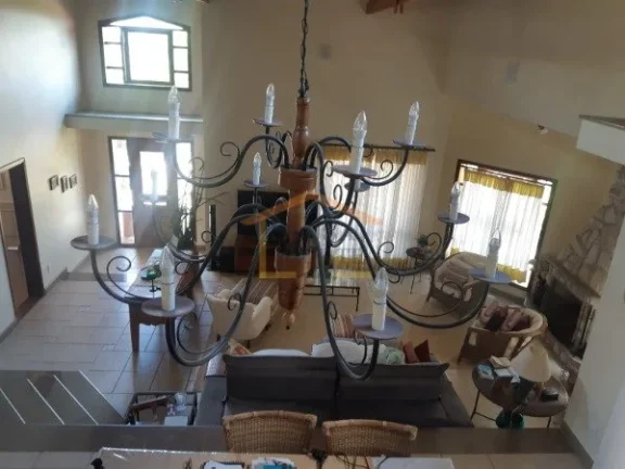 Imagem Casa em condomínio fechado, Imóvel térreo com desnível entre a área social e a área íntima, e...