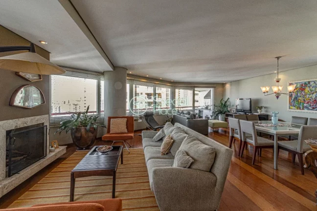 Magnífico projeto de Ruy Ohtake, um por andar, 210m². No Panamby com vista maravilhosa, espaçoso ...