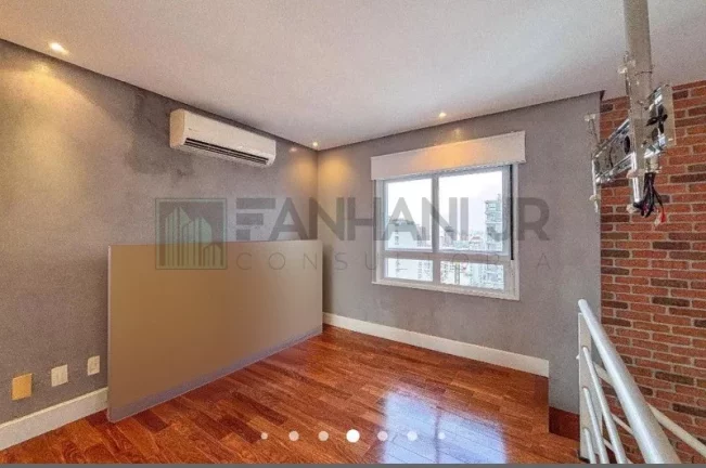 Imagem Venha conhecer o apartamento dos seus sonhos! Este incrível Loft Duplex está em excelente estado e possui características que vão te encantar. Ao ent