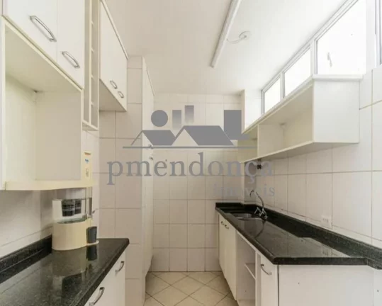 Imagem Apartamento amplo, living para 02 ambientes, dormitórios com armários, banheiro social, cozinha e ...