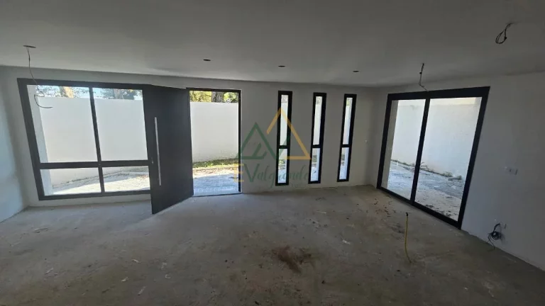 Imagem Sobrado em Condomínio à venda no Bairro Alto Curitiba PR