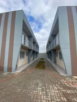 Imagem Sobrado com 2 dormitórios à venda, 65 m² por R$ 240.000,00 - Jundiapeba - Mogi das Cruzes/SP