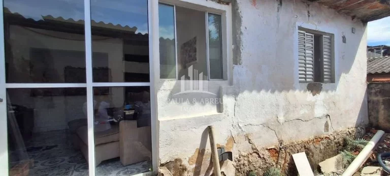 Imagem São 3 Casas e 1 Salão Comercial 92m² pé direito 5 mts com Banheiro, próximo da Avenida no Jardim Zaíra, Mauá-SP