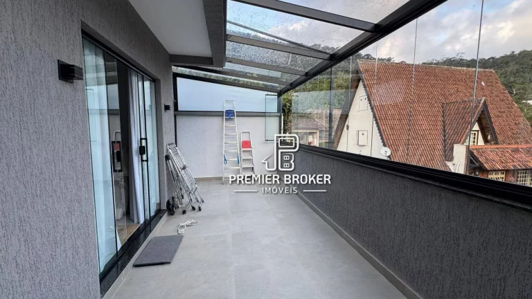 Imagem Casa com 3 dormitórios à venda, 143 m² por R$ 880.000,00 - Alto - Teresópolis/RJ