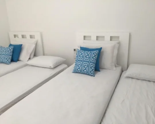 Imagem Imperdível oportunidade de casa para venda ou locação em Guarujá-SP, no Balneário Praia do Pernambuco: 4 quartos, 4 suítes, 2 salas, 4 banheiros, 2 vagas de garagem, 300m². Aproveite!