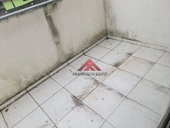 Imagem Ótimo apartamento térreo com ampla área externa e cozinha com armários no bairro do Sapé