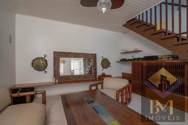 Imagem Belissima casa a venda no Litoral Norte, pé na areia, ideal para pousada.