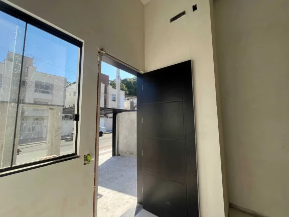 Imagem Sobrado com 2 suítes e 1 vaga de garagem em Camboriú