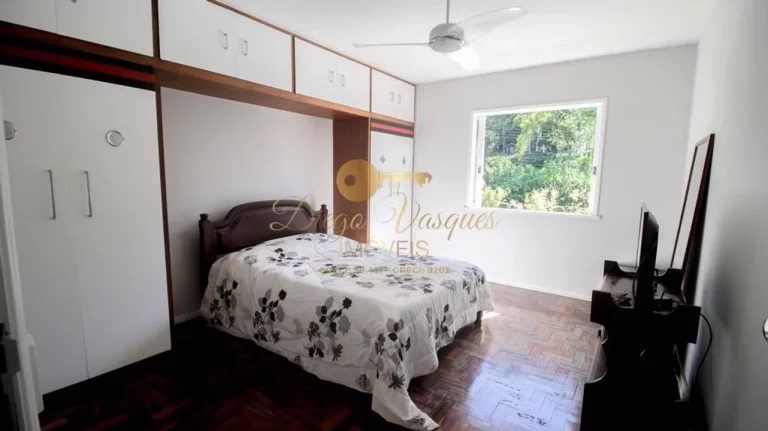 Imagem Casa em Condomínio para Venda em Teresópolis / RJ no bairro Comary