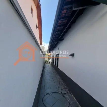 Imagem Sobrado com 3 Quartos à venda, 195m² - Campo Grande