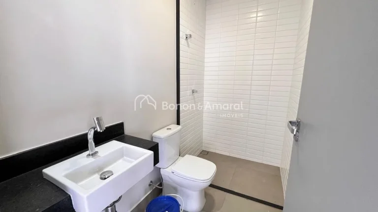 Imagem Área Construída: 220 m²
Terreno: 300 m²
Andar Térreo:

Suítes: 3 suítes, sendo 2 com armário...