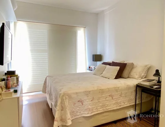 Imagem Casa sobrado em condomínio com 03 dormitório e quintal