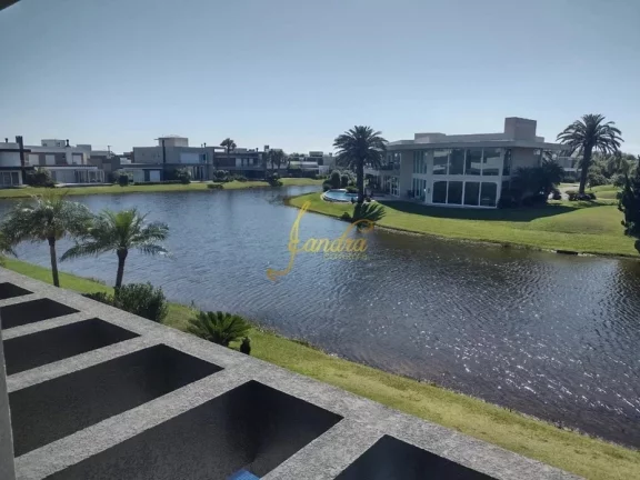 Imagem Belíssima Sobrado no Condomínio Enseada!Cmposto por 05 suítes piscina