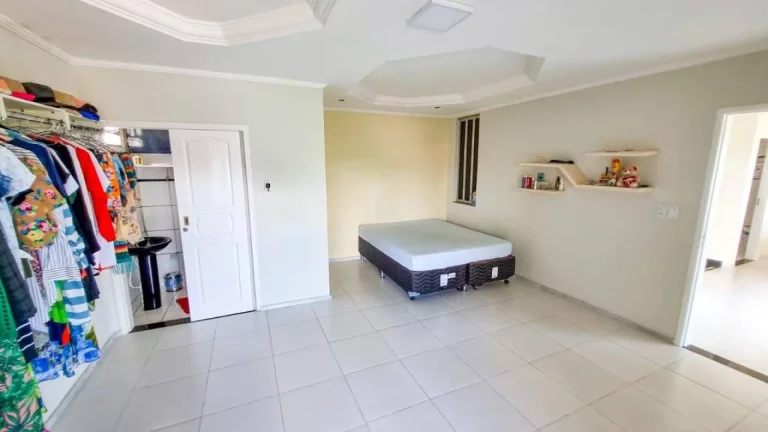 Imagem Casa de Rua no Robalo: 5 Suítes, Piscina e Salão de Festas à Venda