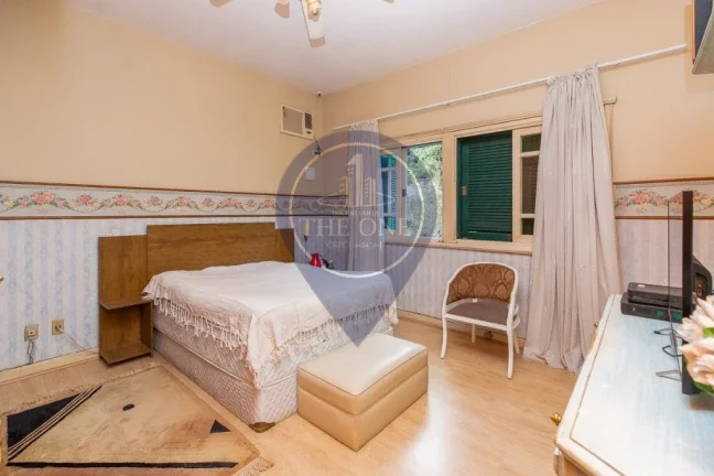 Imagem Casa à venda em Alto de Pinheiros, São Paulo-SP: 4 quartos, 2 suítes, 2 salas, 6 banheiros, 6 vagas, 198m². Venha Conferir!