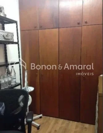 Imagem Excelente apartamento, totalmente reformado e bem localizado, com sala para dois ambientes e varanda...