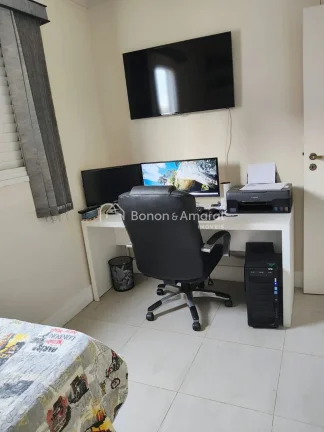 Imagem Aconchegante apartamento com excelente projeto de iluminação e rico em armários. O living para do...