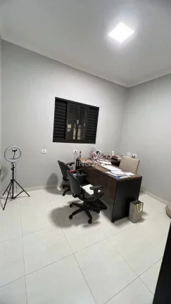 Imagem Casa com 3 dormitórios à venda, 225 m² por R$ 850.000,00 - Jardim Leonora Ll - Itumbiara/GO