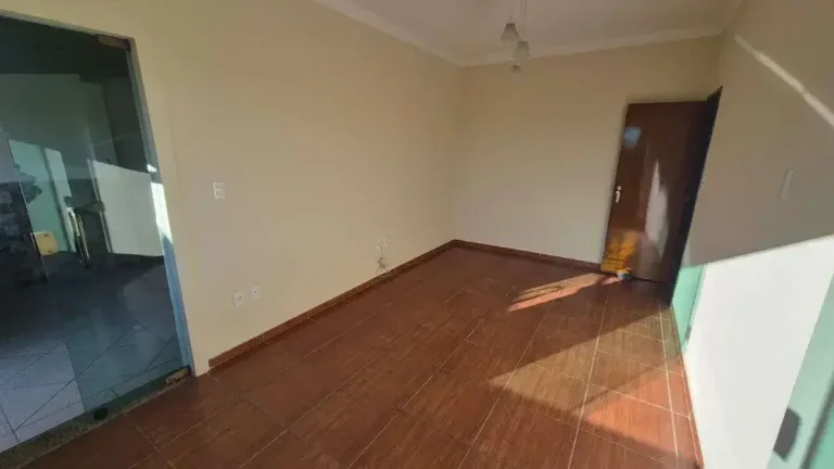 Imagem Ampla Casa no Grogoto – 4 Quartos, Suíte e Garagem