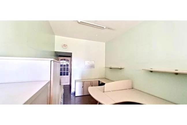 Imagem Sala comercial de 33m² com VAGA a venda ao lado do metro Cinelândia, mobiliada e pronta para uso.