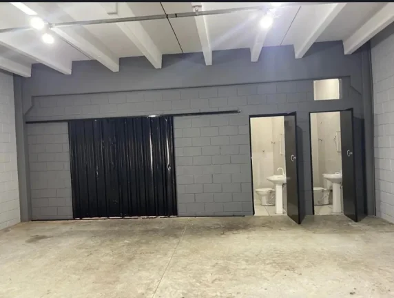 Imagem Salão Comercial para Locação em Sorocaba-SP, Bairro Jardim Piazza Di Roma: 1 Sala, 3 Banheiros, 5 Vagas de Garagem, 290m².